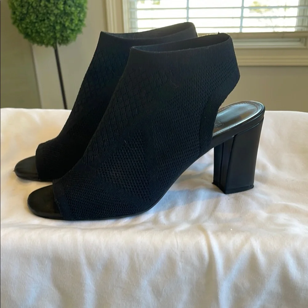 Elegant Black Women's Heeled Anklet  Sandals - Picture 2 of 9